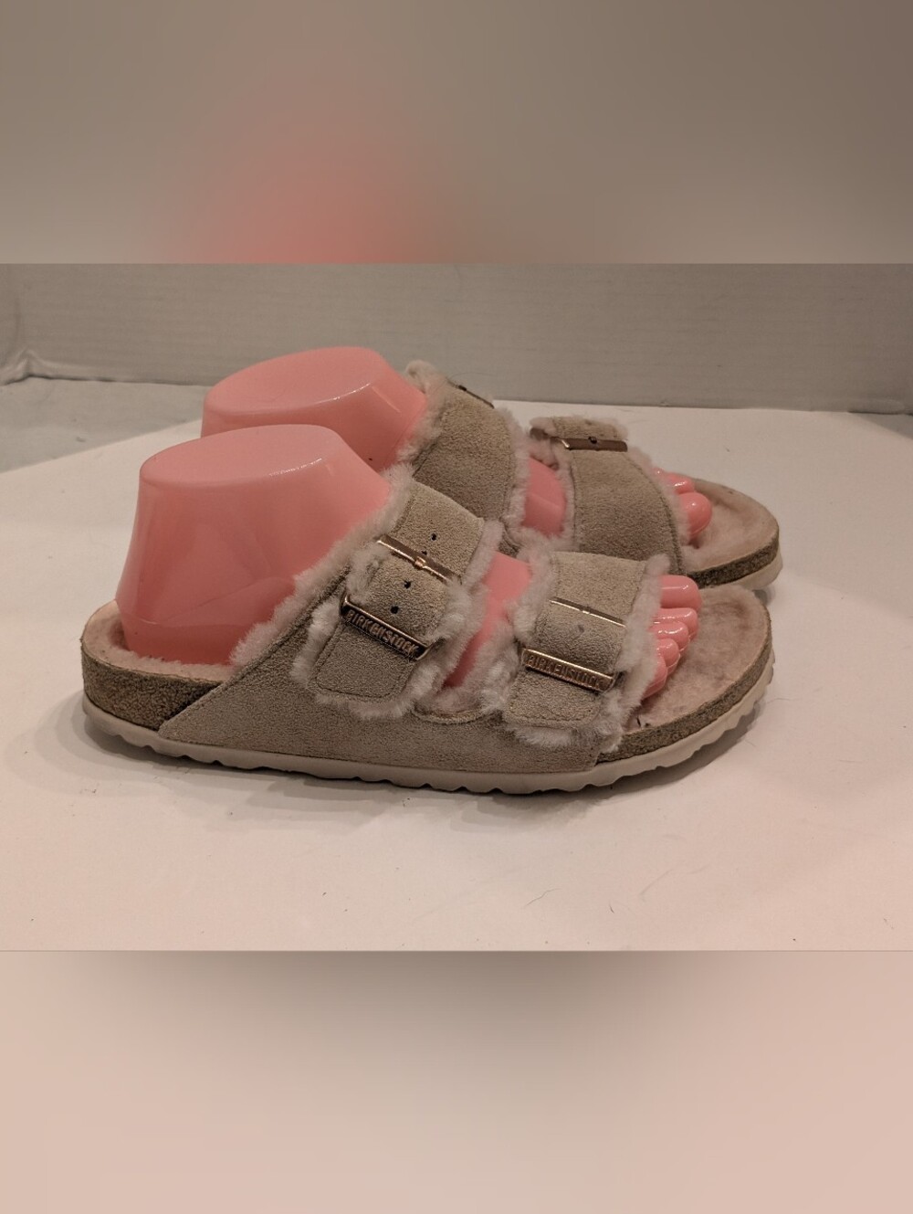 Birkenstock Women's 39/8 Arizona Shearling Lined Beige Suede Sandals